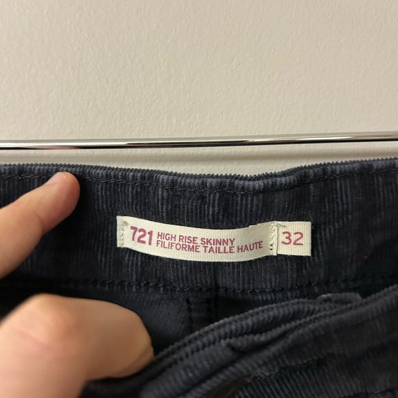 Levi’s Corduroy 721 High Rise Skinny Jeans - Picture 4 of 6